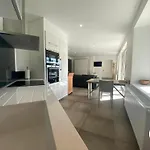 De La Anse Sur Pareloup *