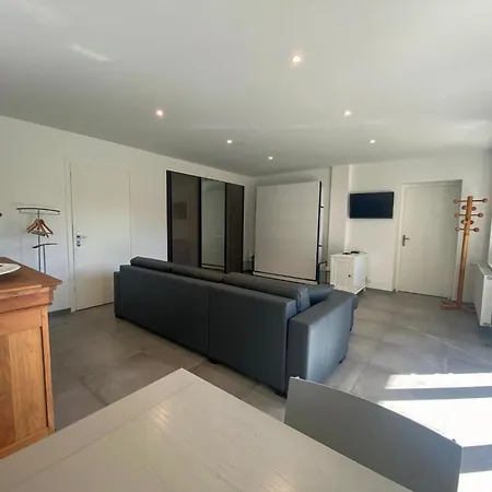 De La Anse Sur Pareloup *