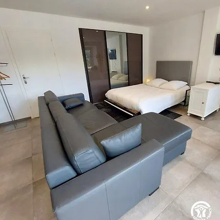 De La Anse Sur Pareloup Дом отдыха Arvieu